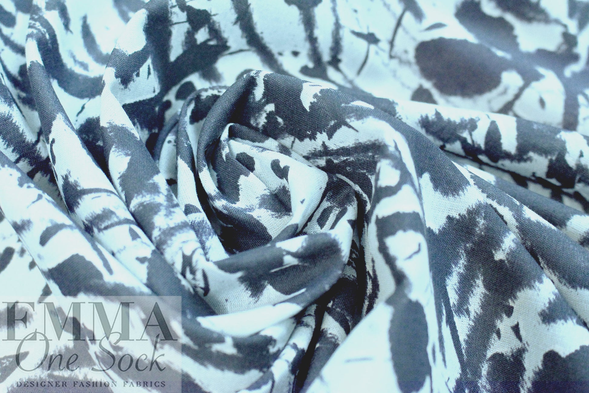 Italian 'inky blues abstract' cotton shirting 1.66 yd