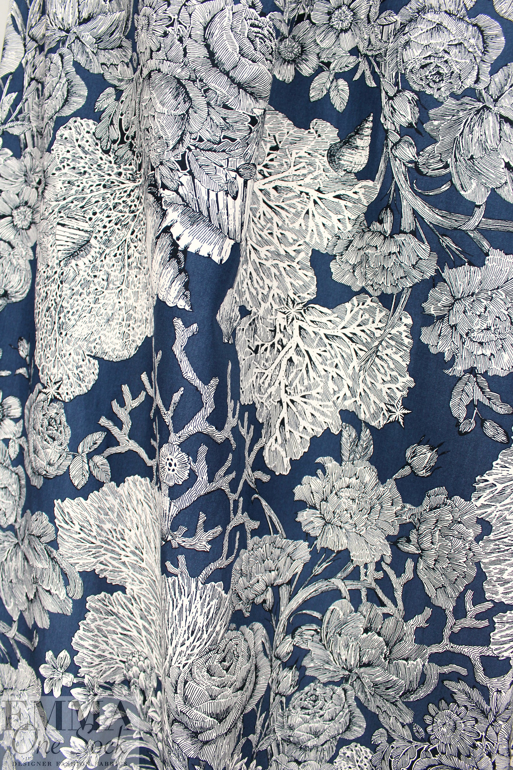 Italian designer 'floral reef' line-drawn cotton shirting 2.25 yds