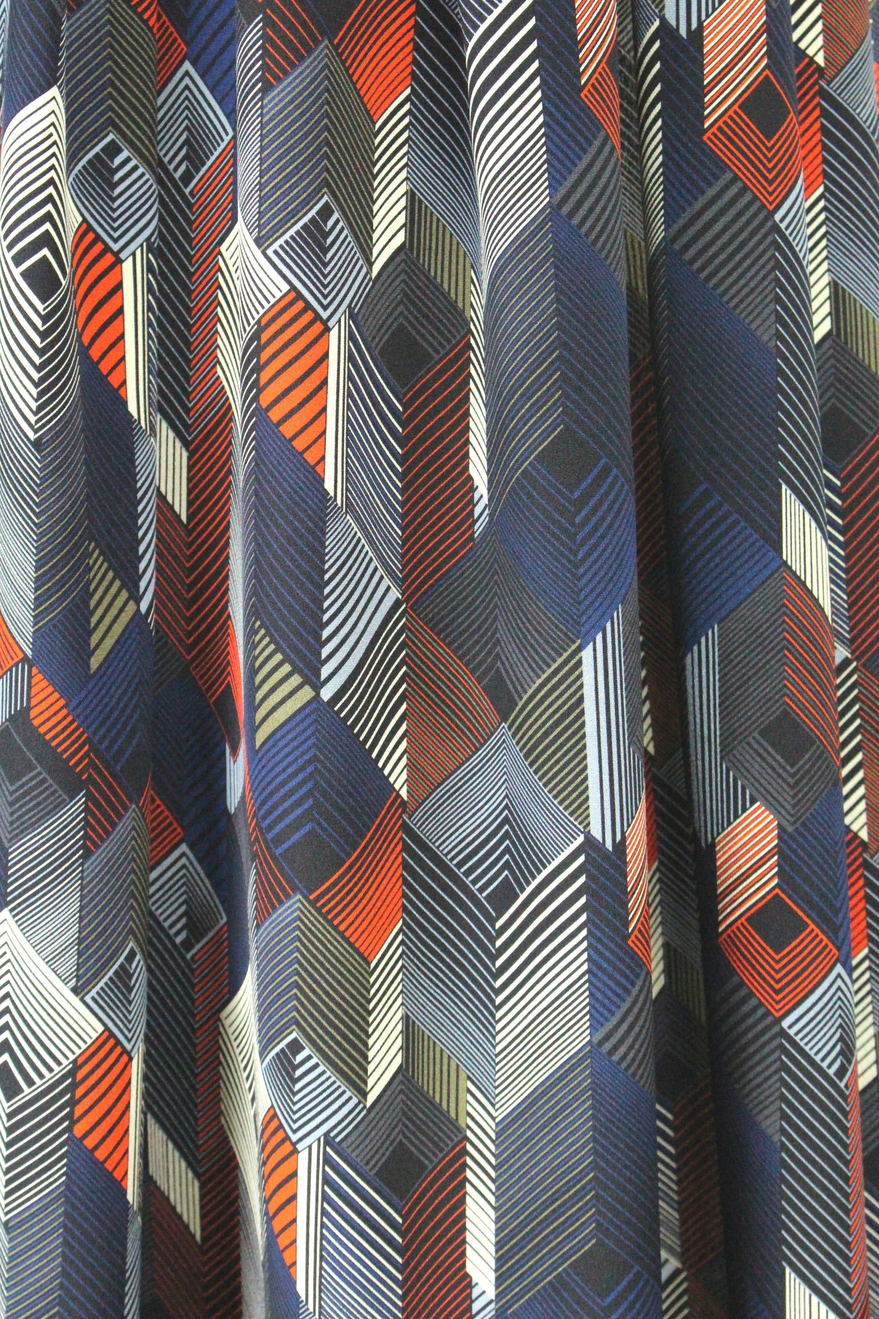 Italian optical 3-D graphic silk stretch blouseweight