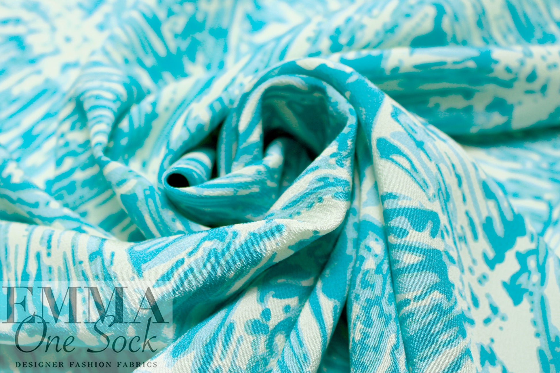 Rache1 Comey 'abstract shadow hatch' silk crepe - sky .5 yds