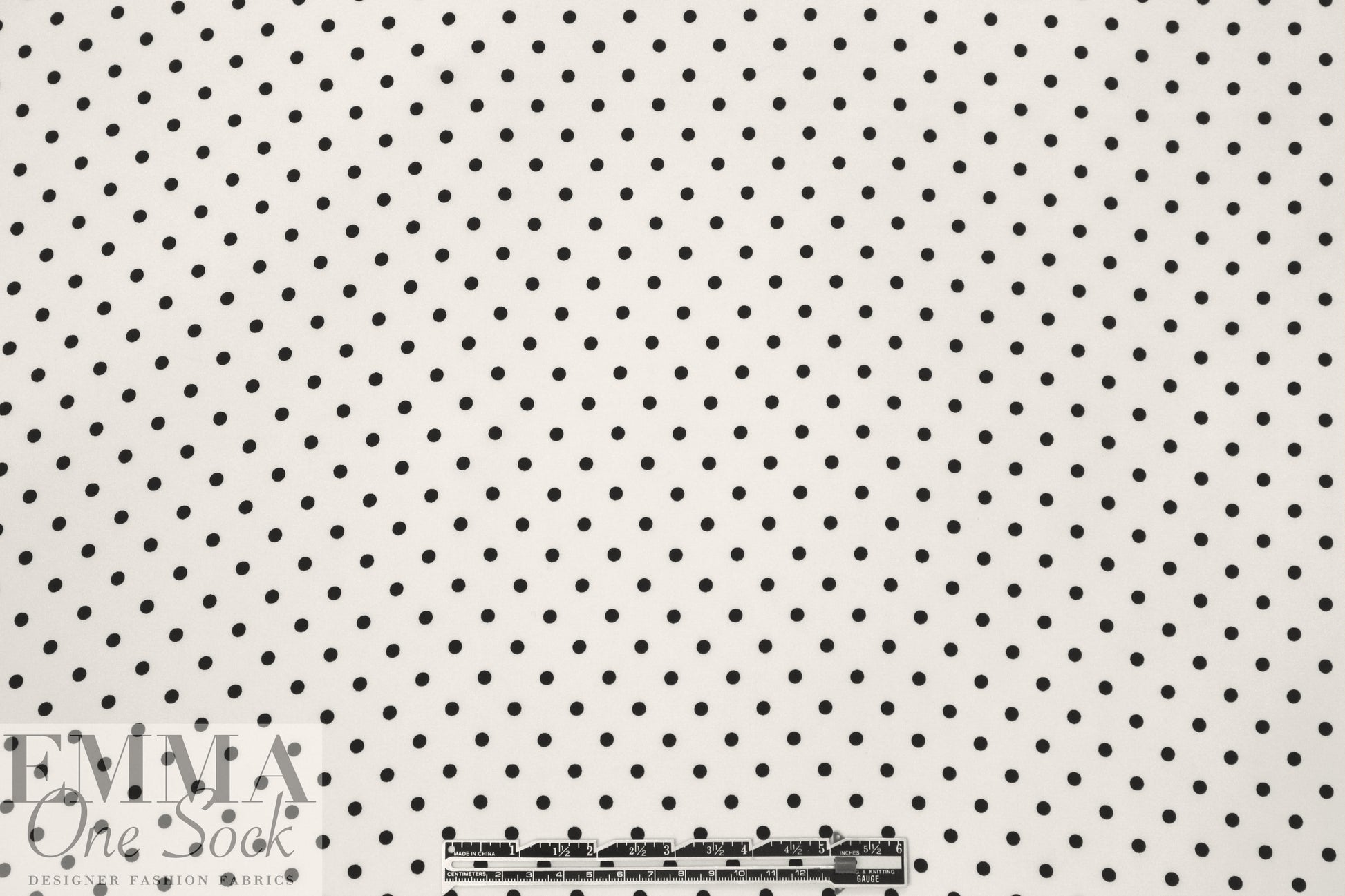 Whit silk crepe de chine - black dots on white