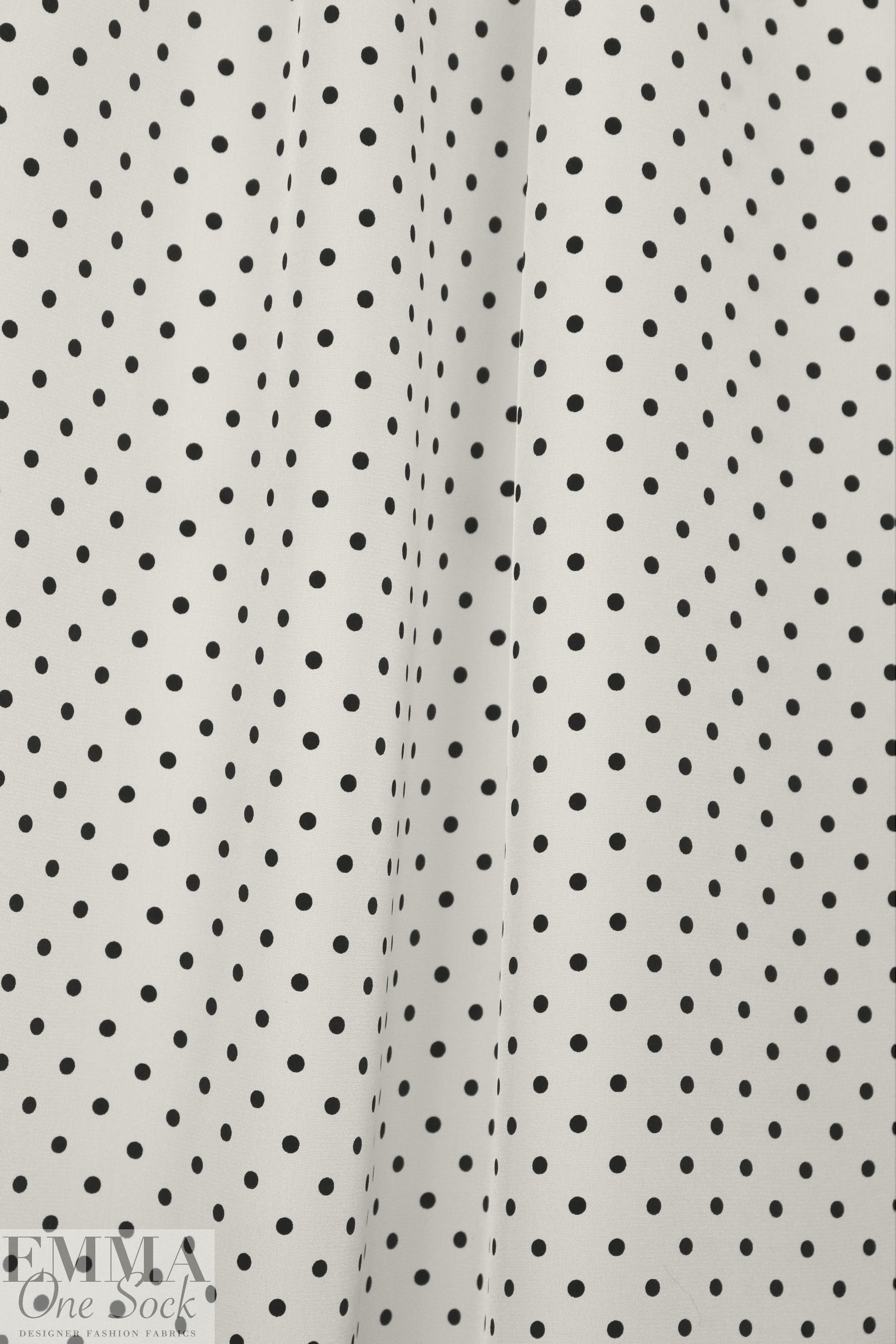 Whit silk crepe de chine - black dots on white