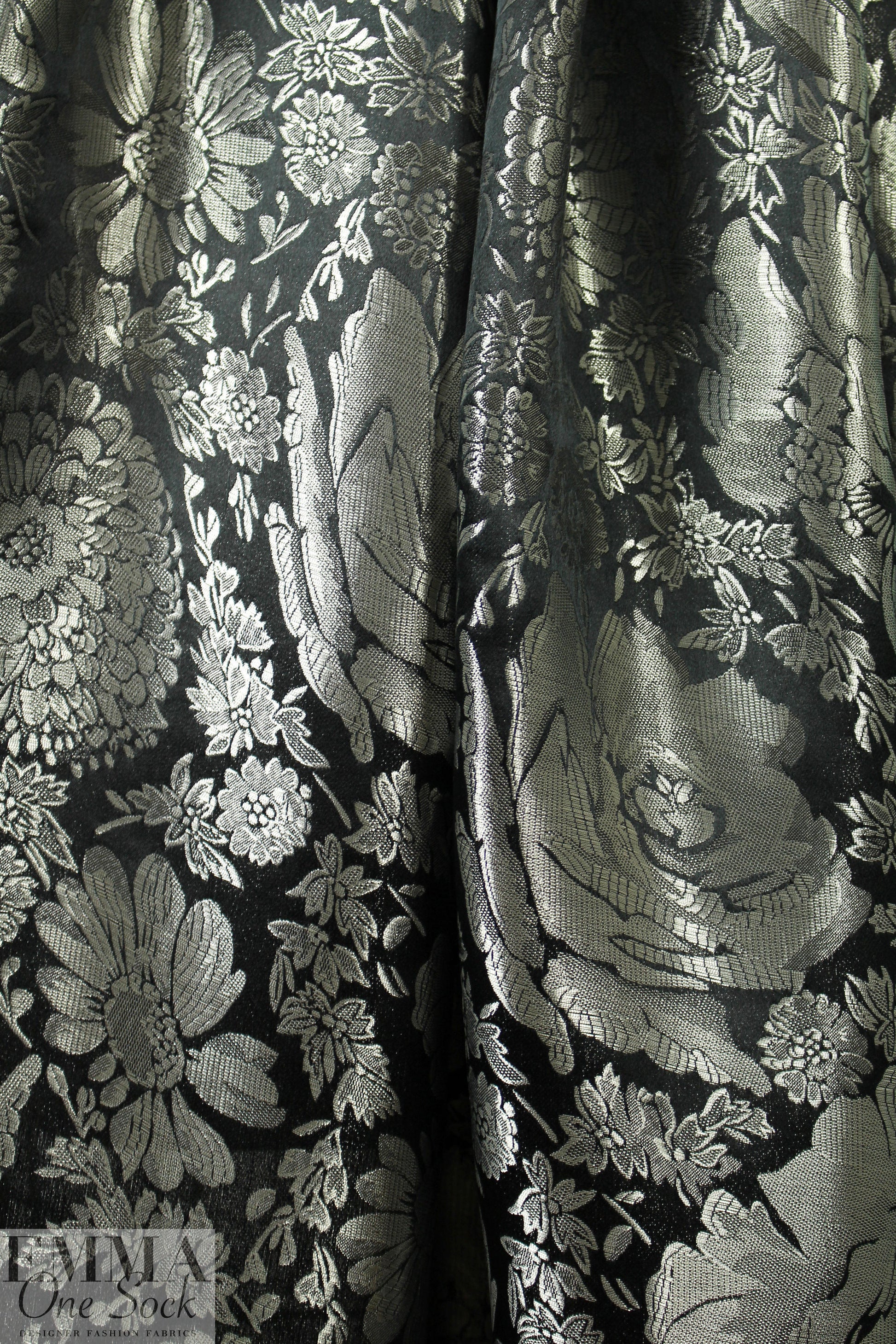 Italian silver metallic/black 'liquid jewelry' jacquard