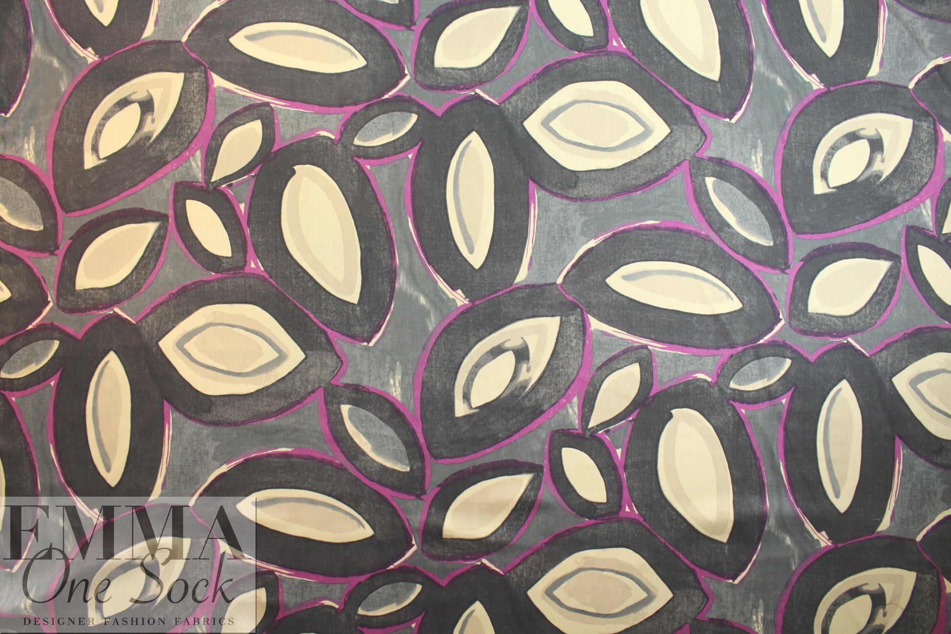 CA designer graphic shapes silk twill - magenta/graphite .875 yds