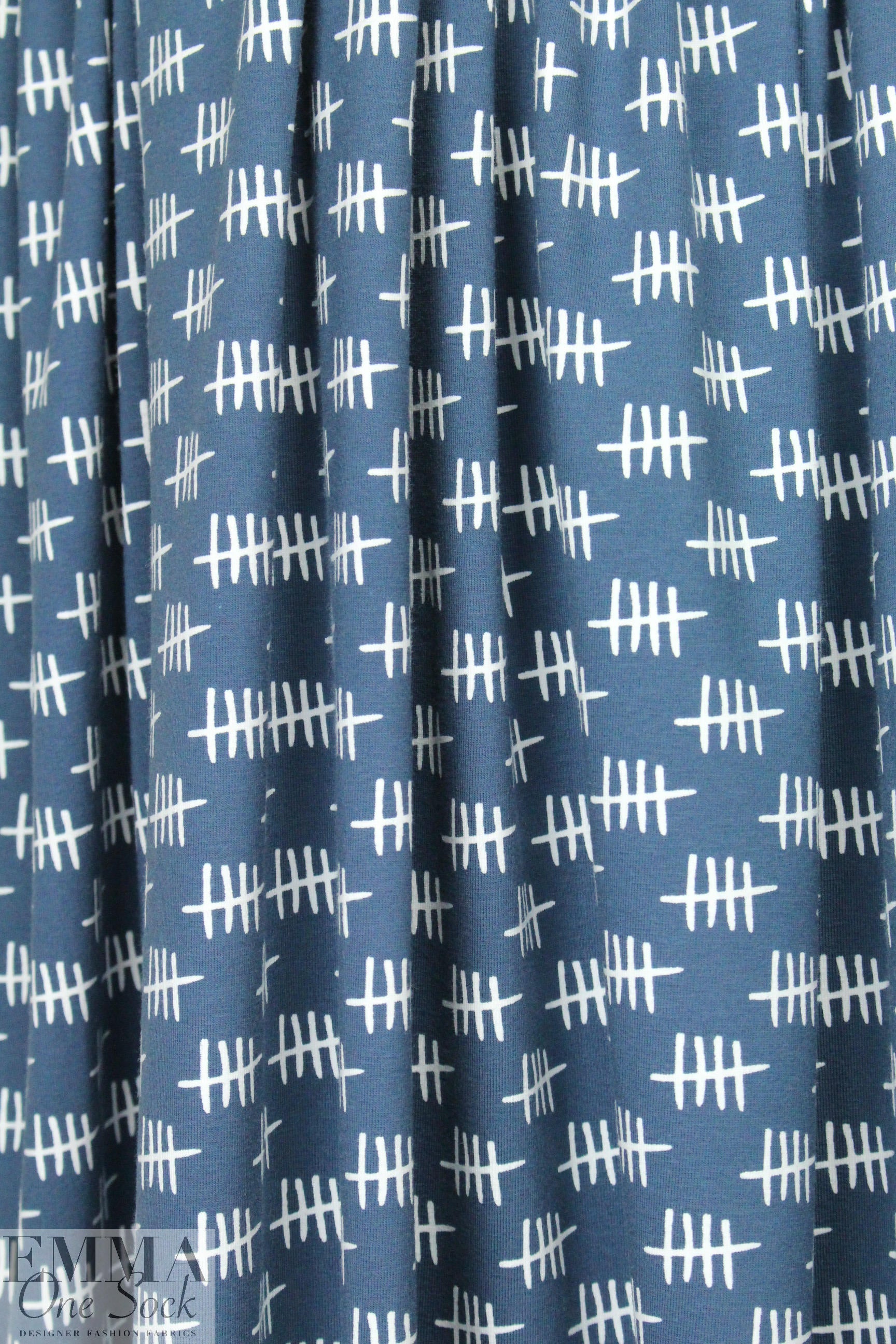 Dutch 'count by fives' bio-cotton knit - marine/white