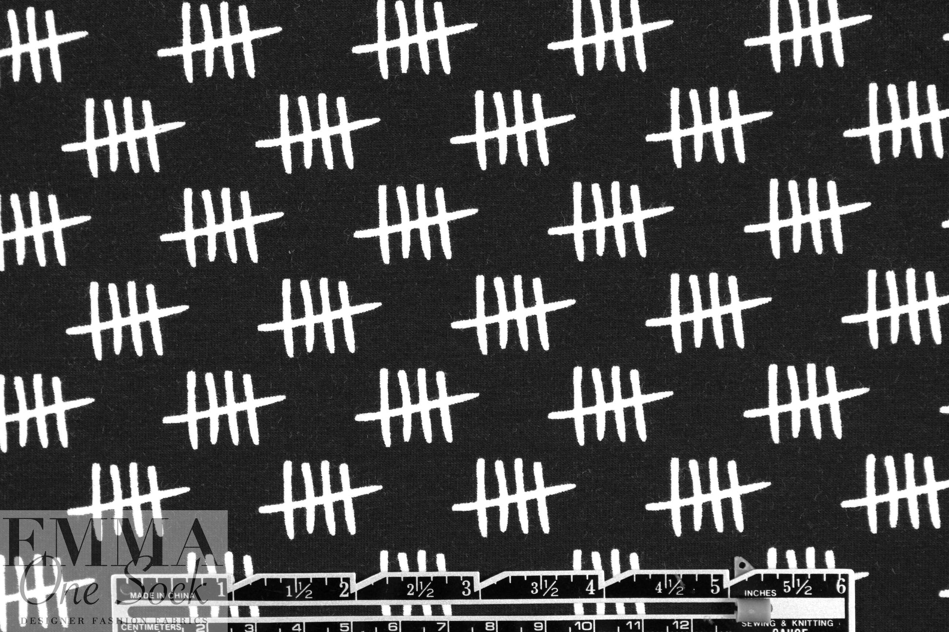 Dutch 'count by fives' bio-cotton knit - black/white