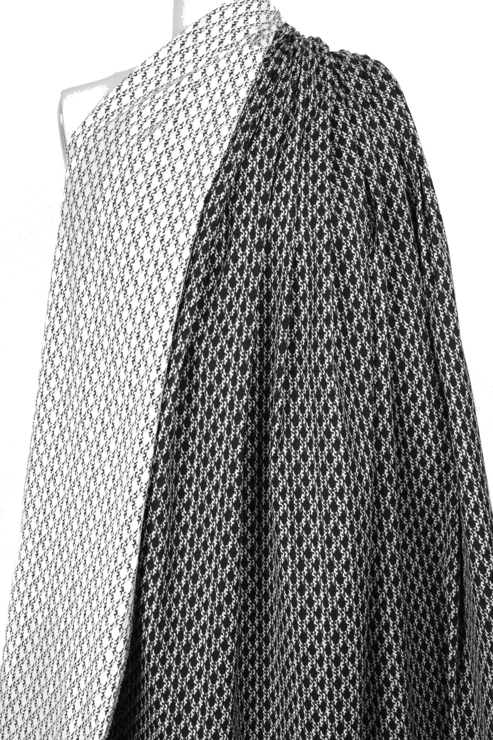 Japanese reversible stretch jacquard - b/w chain link .66 yds
