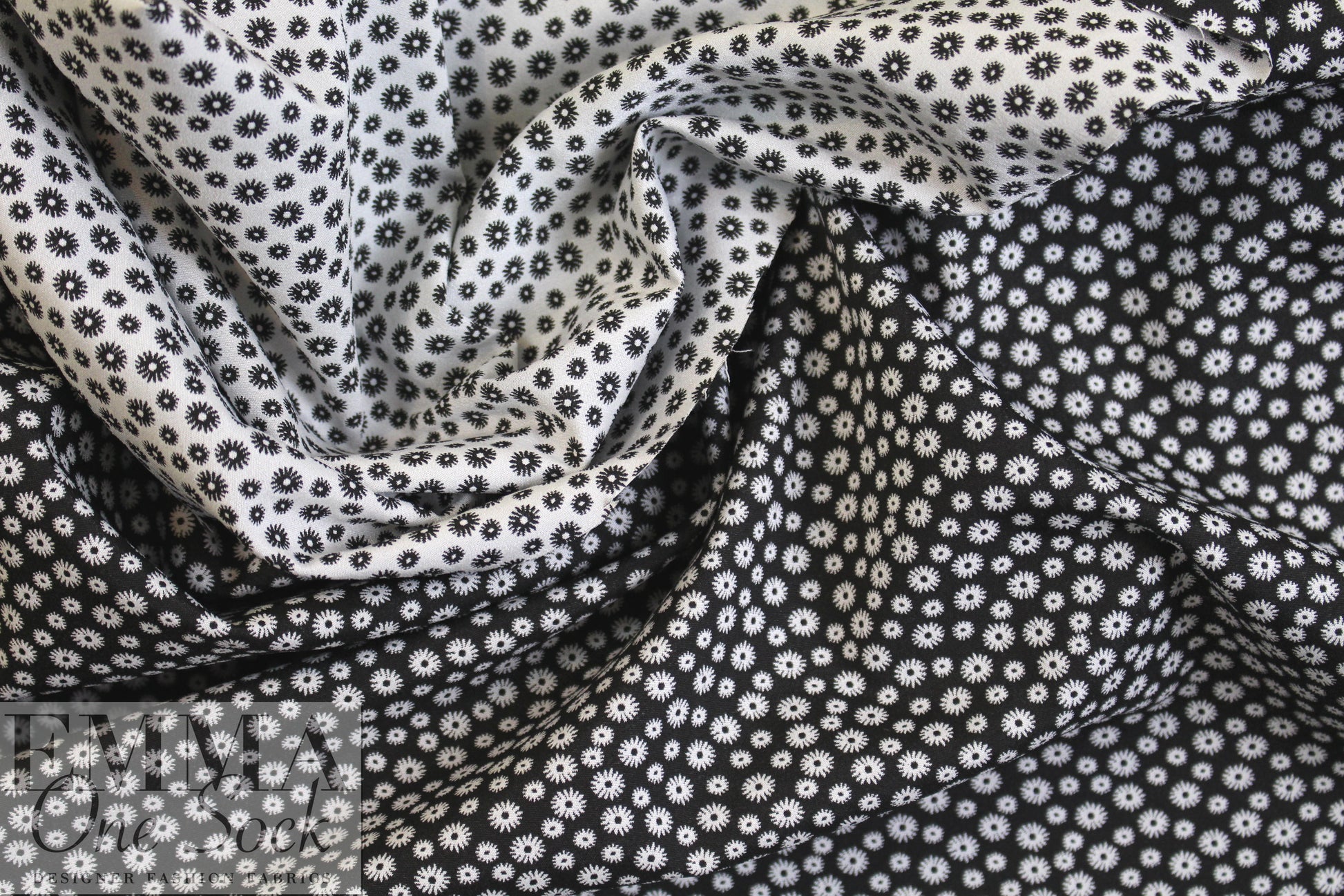 NY designer reversible stretch jacquard - black/white 1.875 yd