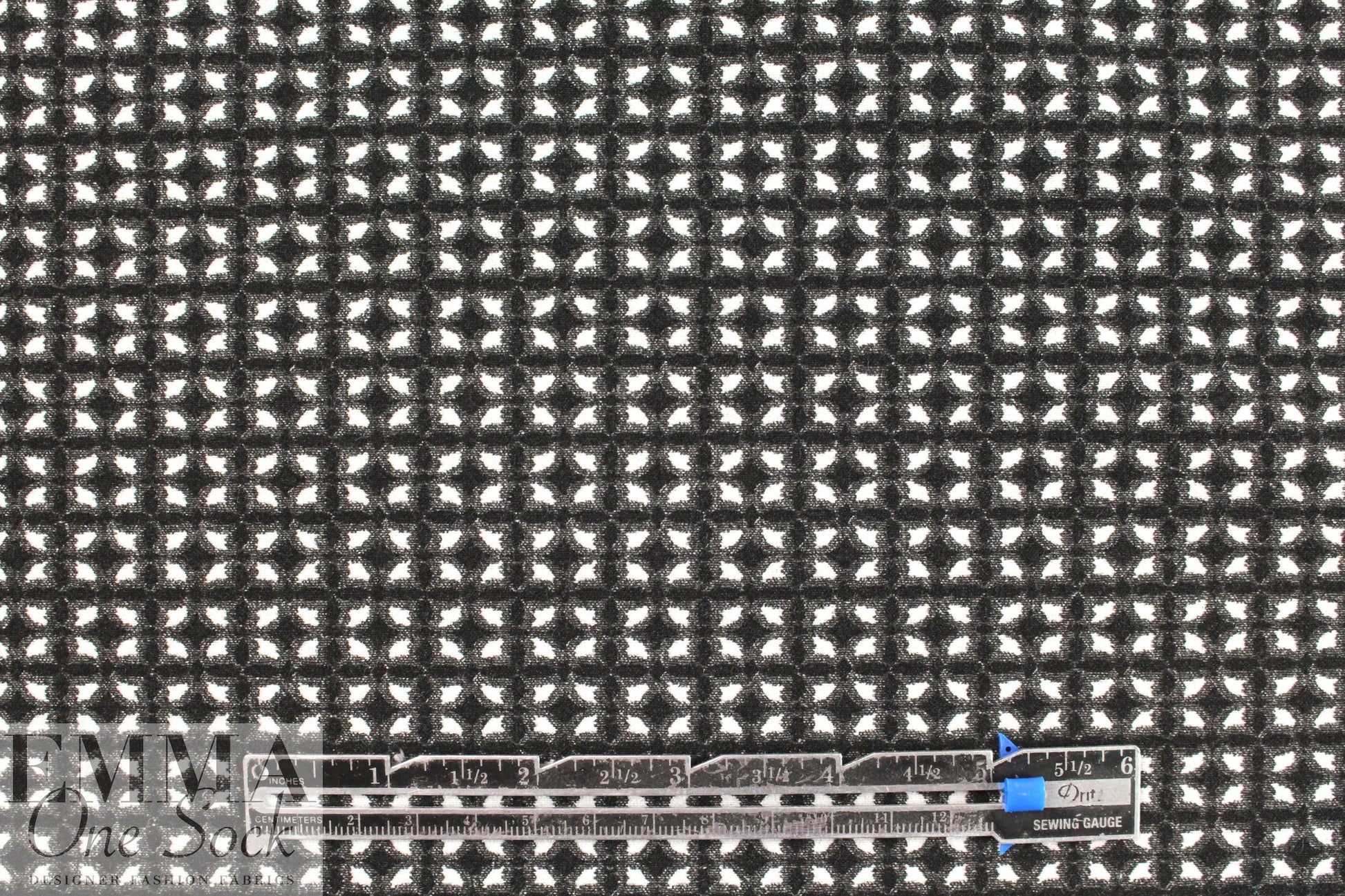 NY designer b/w graphic stretch reversible jacquard 1.75 yd