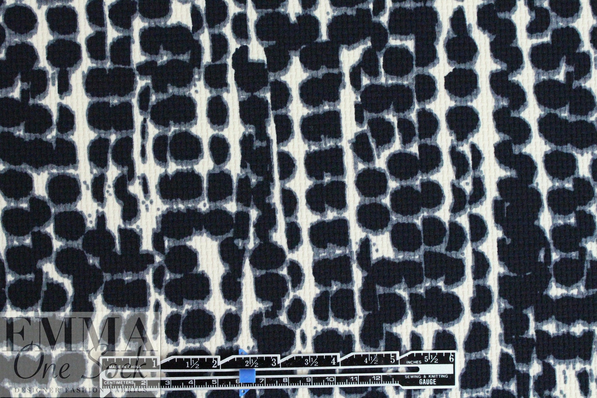 Italian waffle-textured stretch woven - cellular graphic