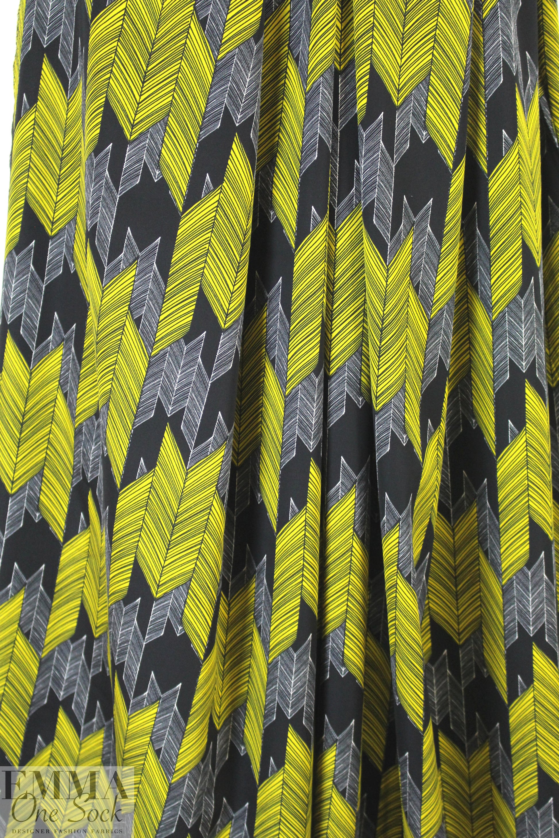 Mi11y chevron graphic viscose 'matte hybrid' 1.75 yd