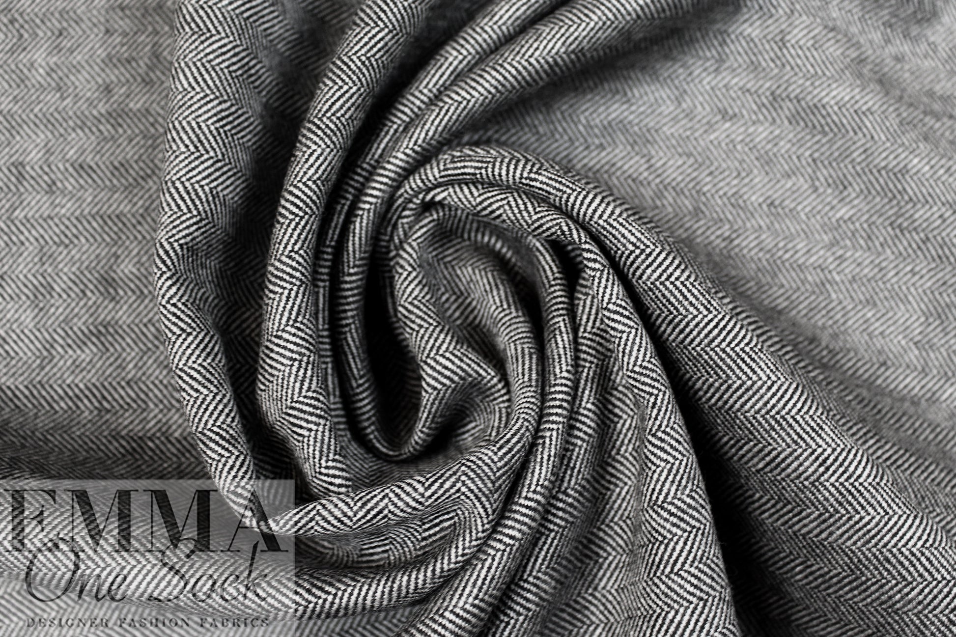 NY designer b/w horizontal herringbone wool suiting 2.75 yd