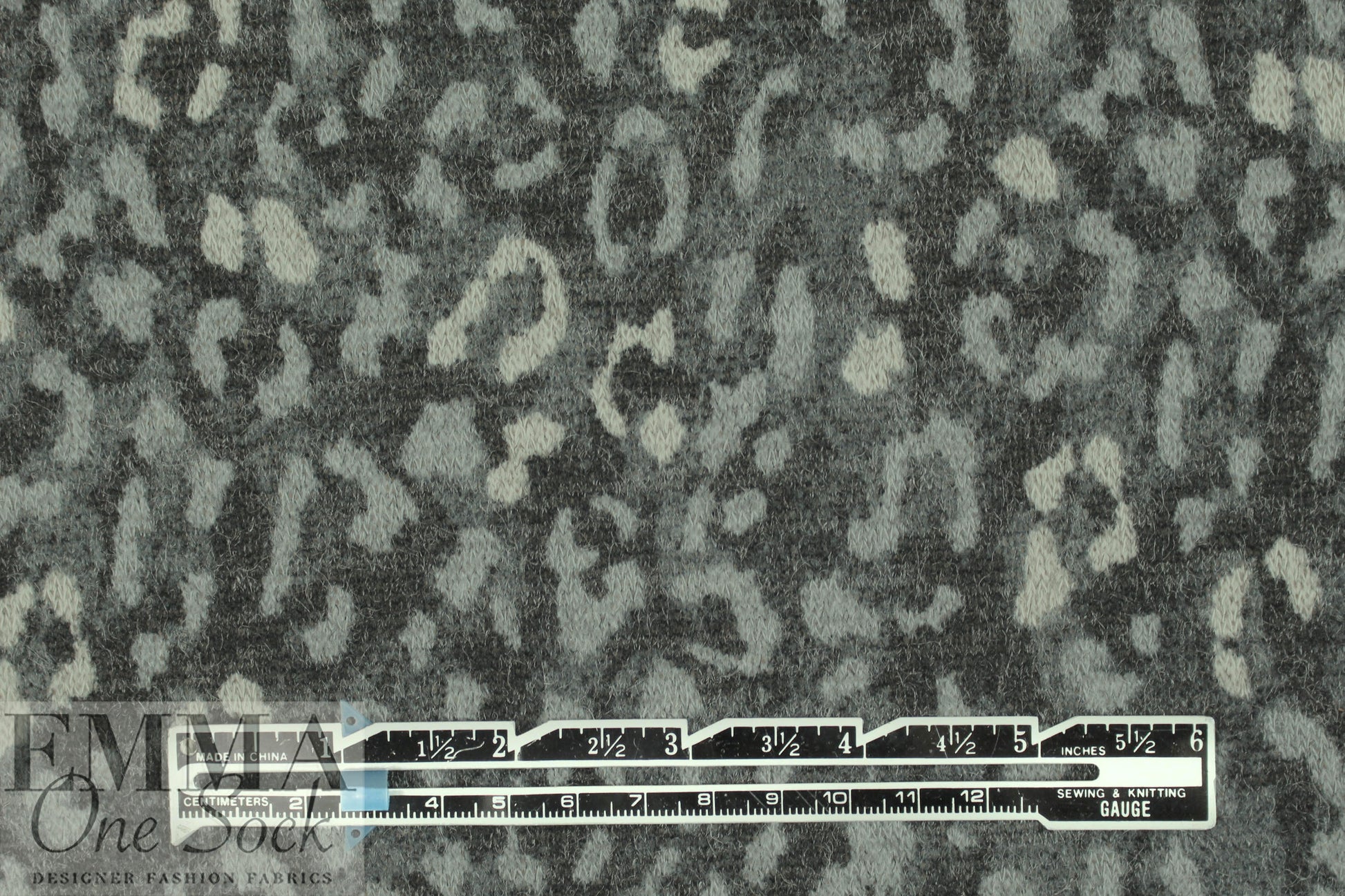 heathered, printed sweater knit - spotted gray 1.625 yd