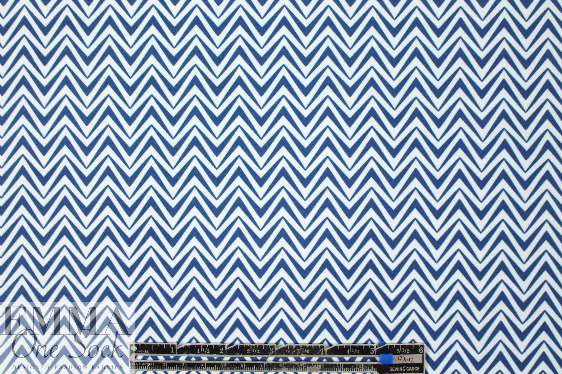 NY designer navy/white zig nylon knit swimwear 1.625 yd