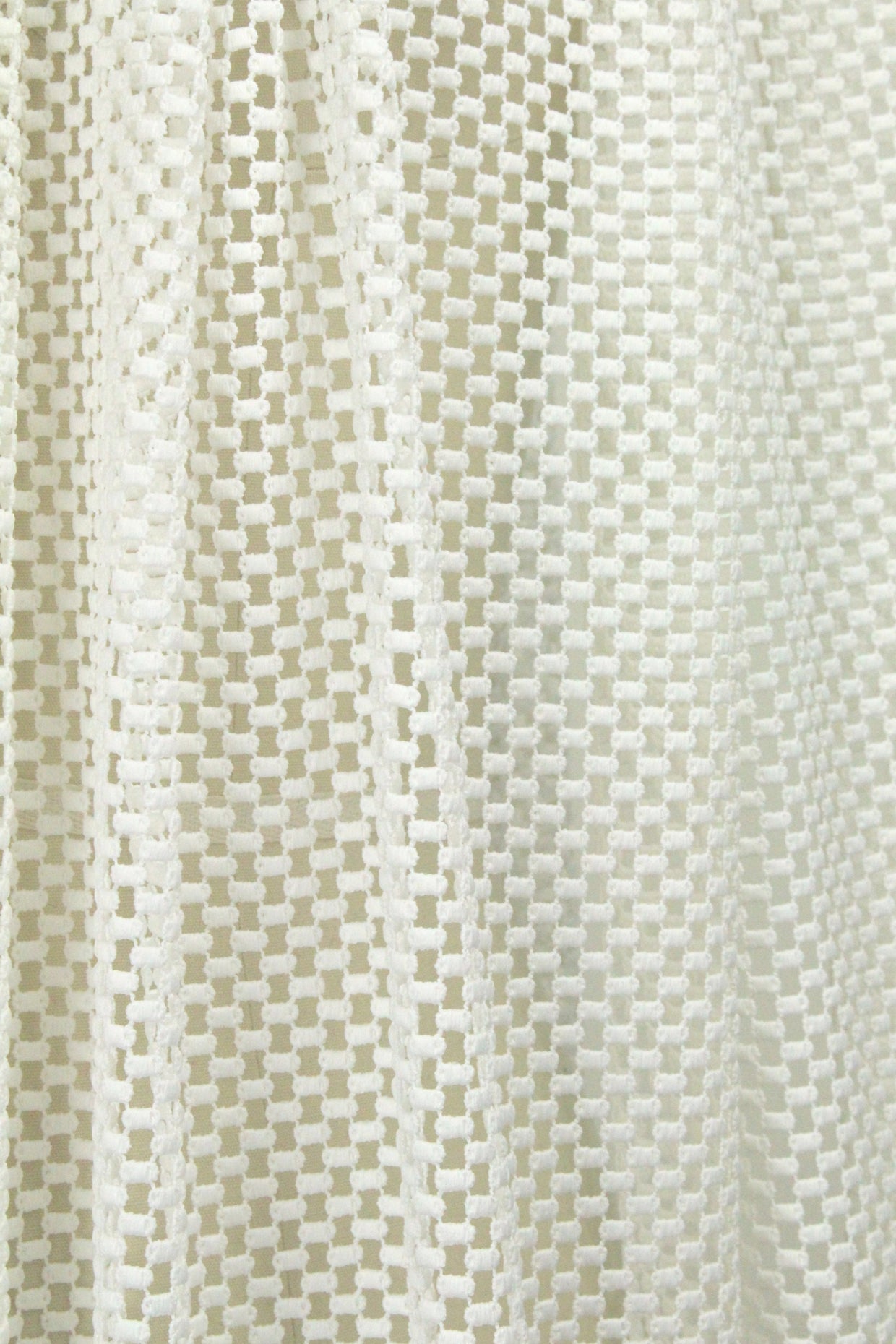 Tah@ri guipure lace - white 'mesh' 1.33 yds