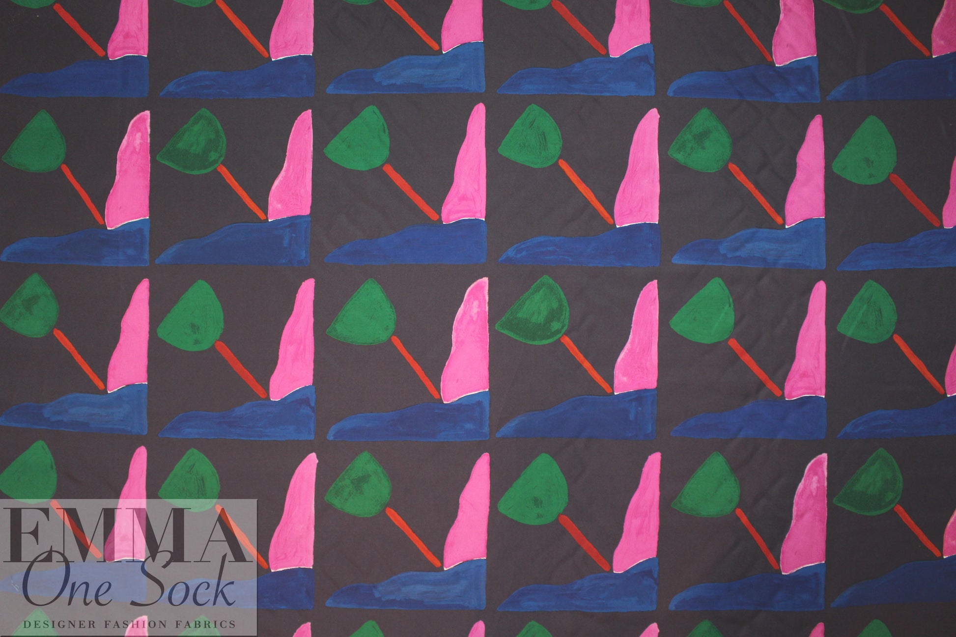 Whit large stylized tulip viscose woven twill