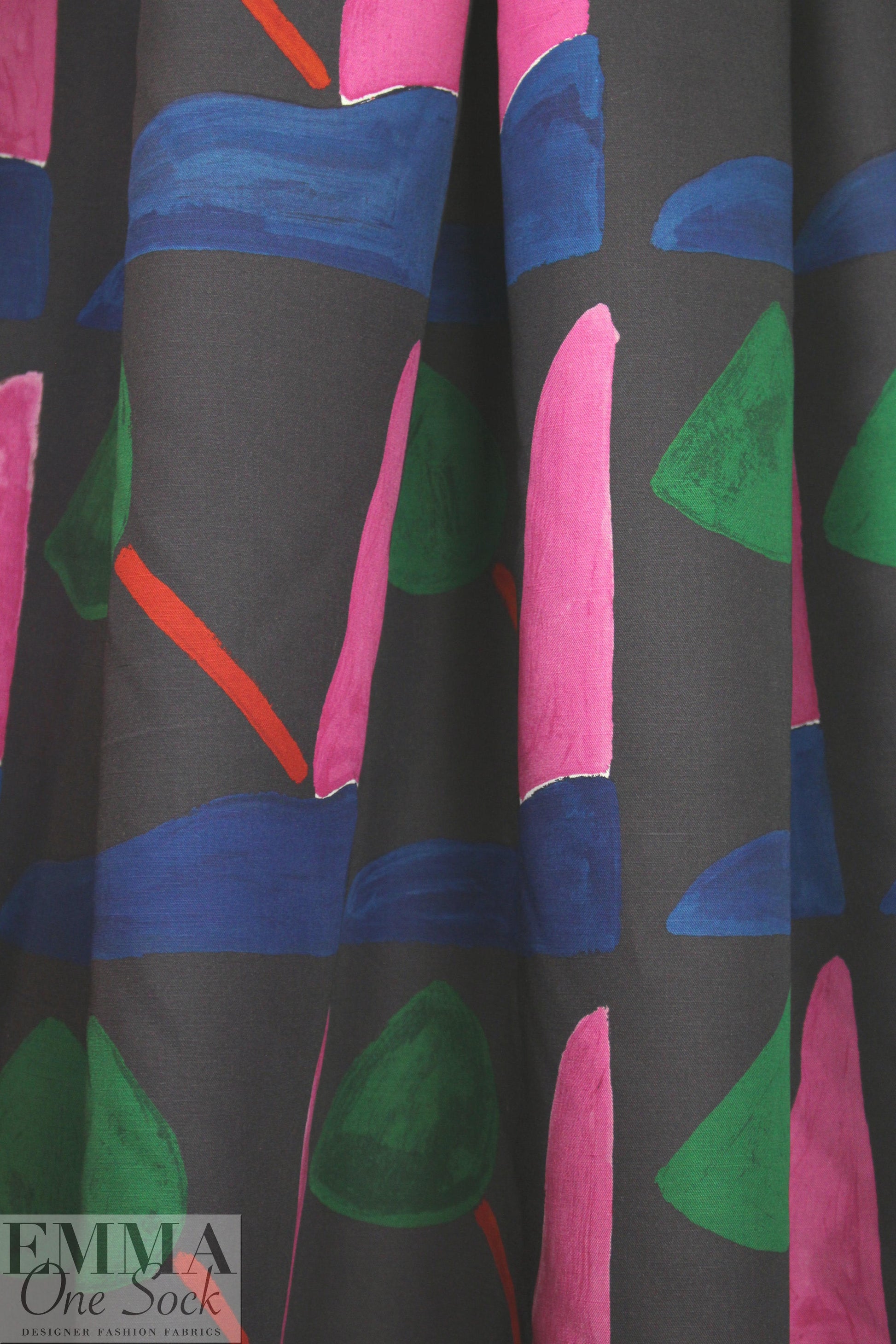 Whit large stylized tulip viscose woven twill