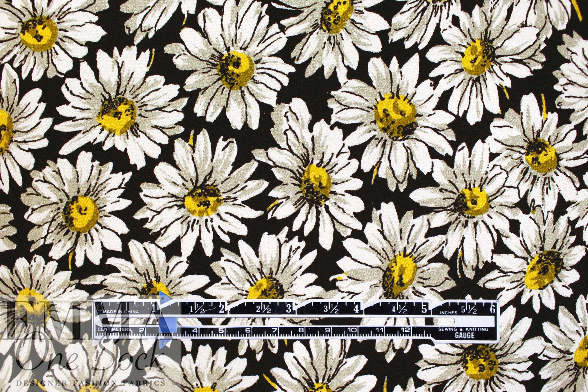 'countless daisies' stretch cotton twill .625 yds