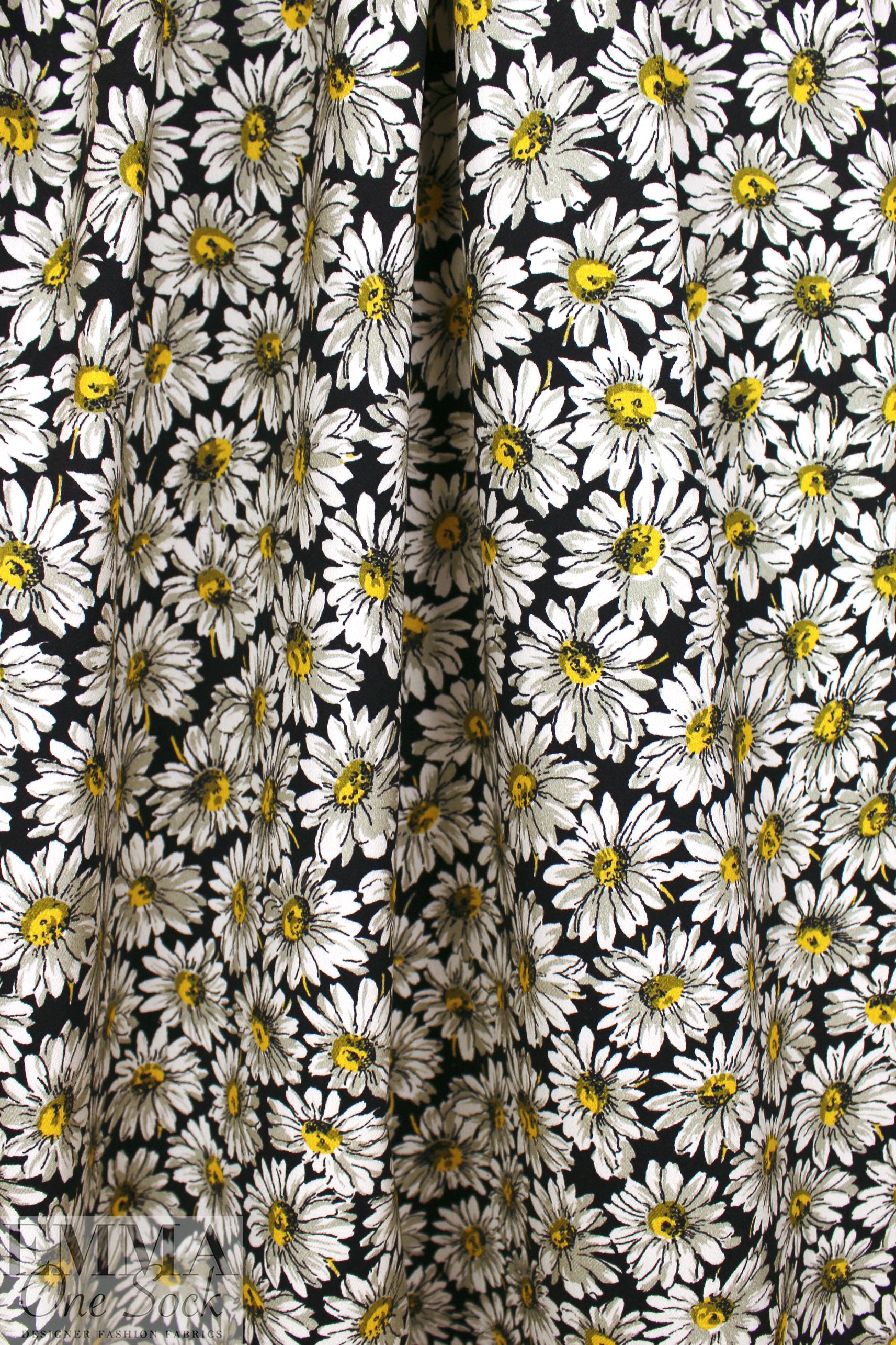 'countless daisies' stretch cotton twill .625 yds