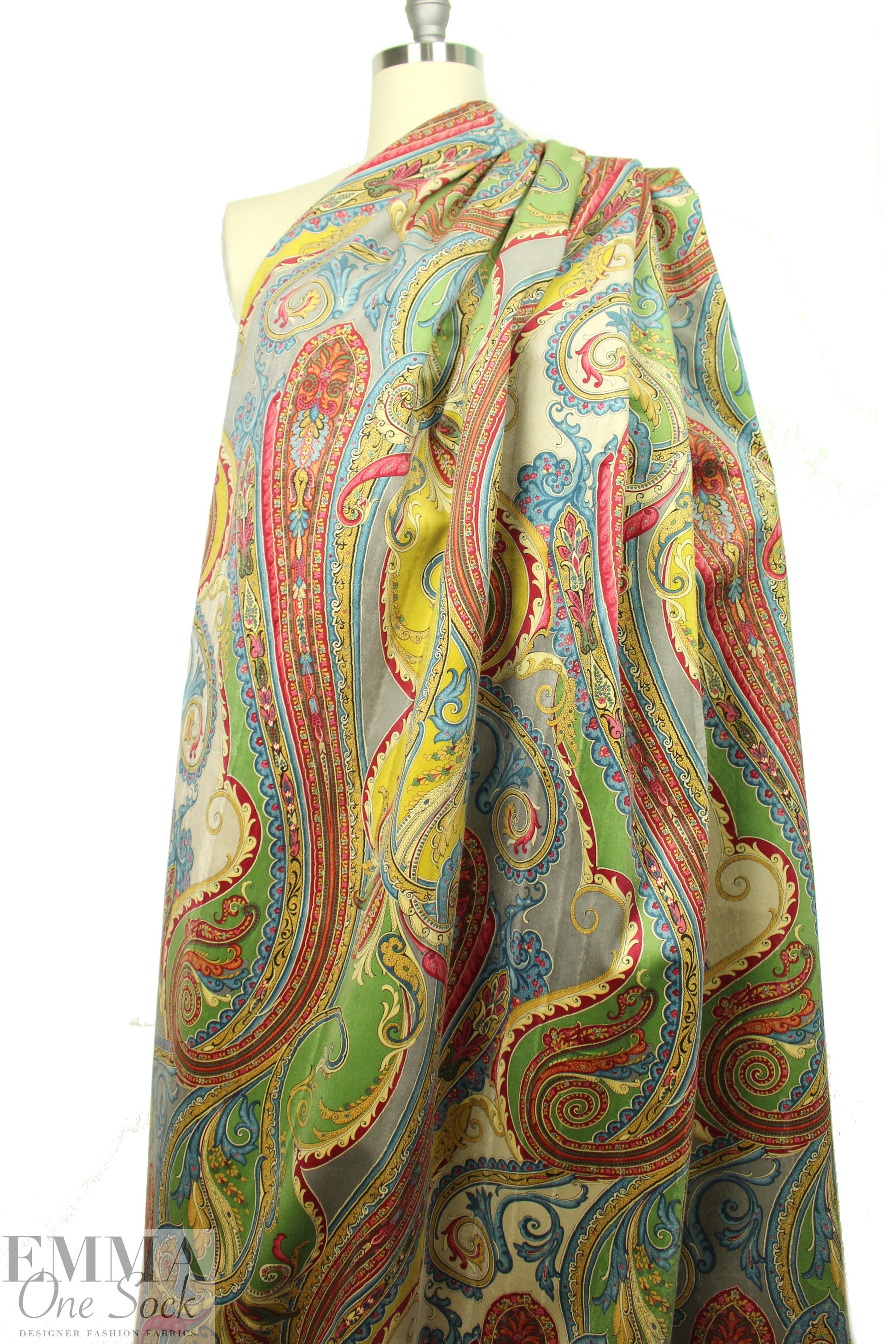 Italian paisley printed plush micro-corduroy *FLAW*