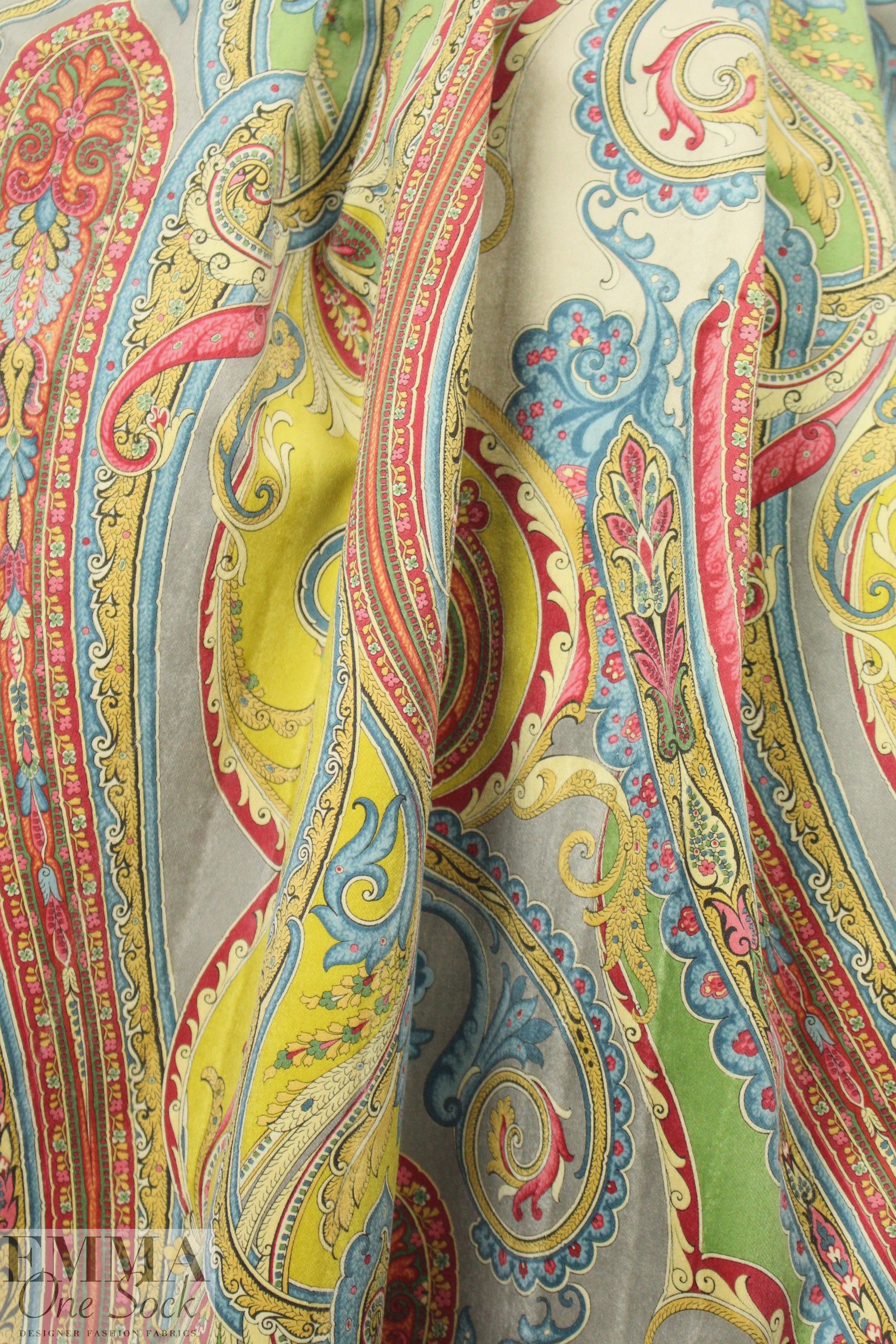 Italian paisley printed plush micro-corduroy *FLAW*