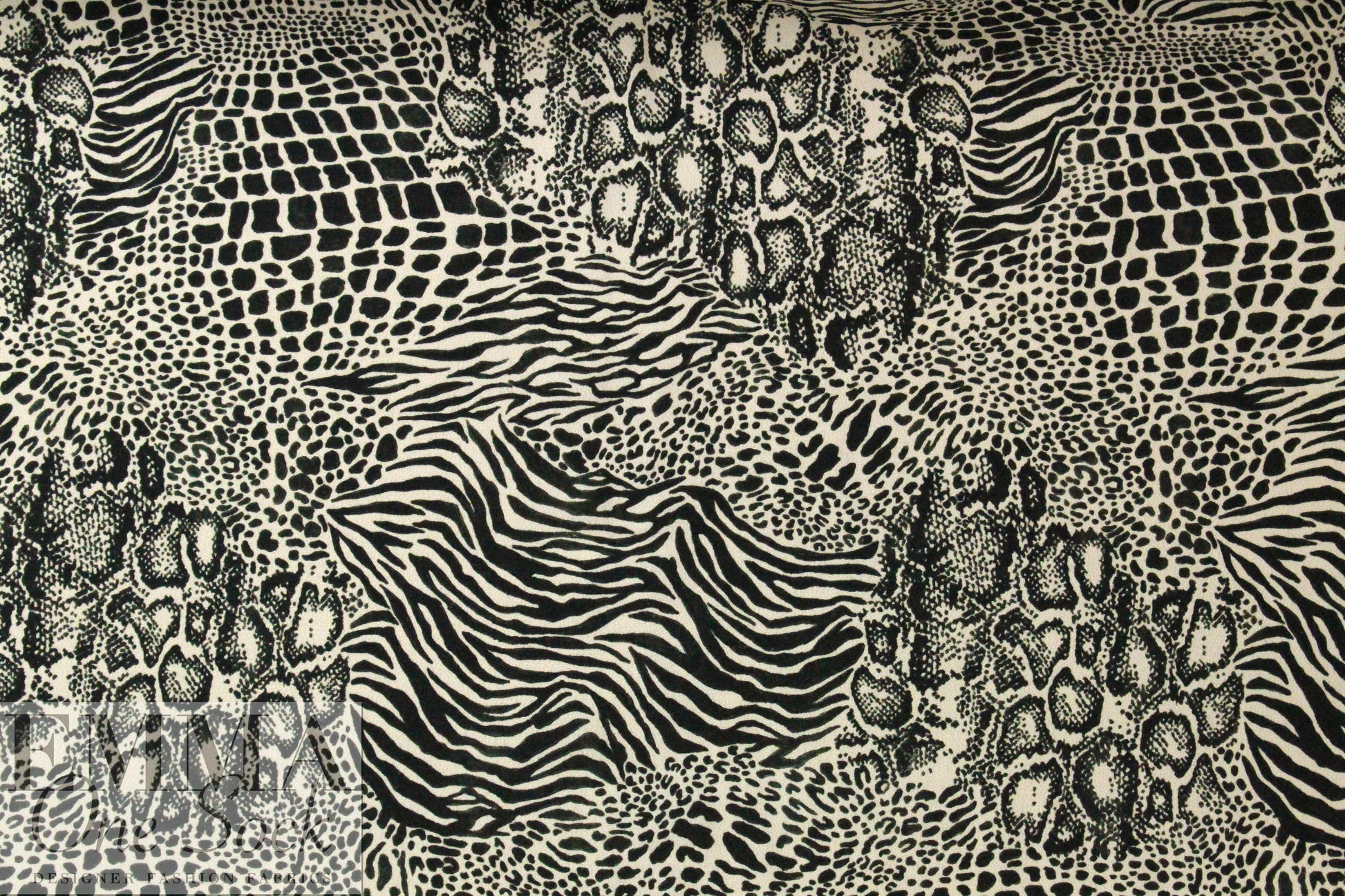 Italian viscose crepe woven - jungle graphic