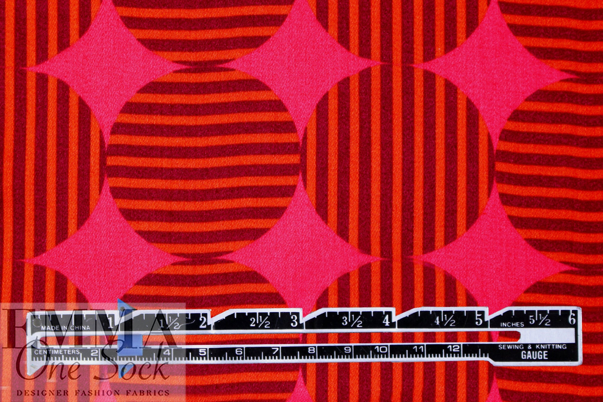 Massim0 'vibrant graphic' Italian drapey viscose woven .5 yds