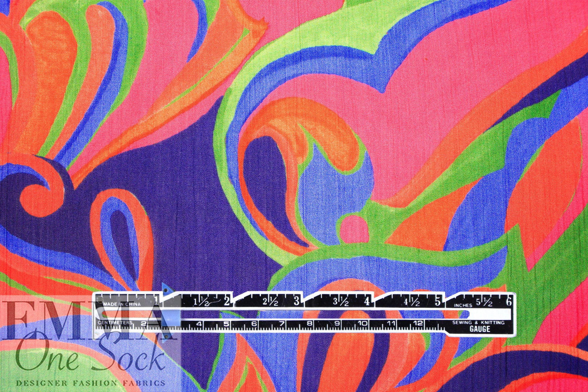 Italian retro mod paisley crinkle viscose woven 1.125 yds
