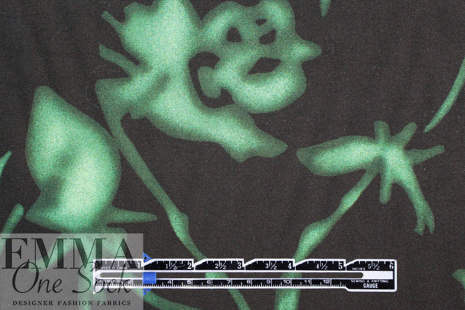 Italian 'whispering vines' viscose dressweight woven 1 yard