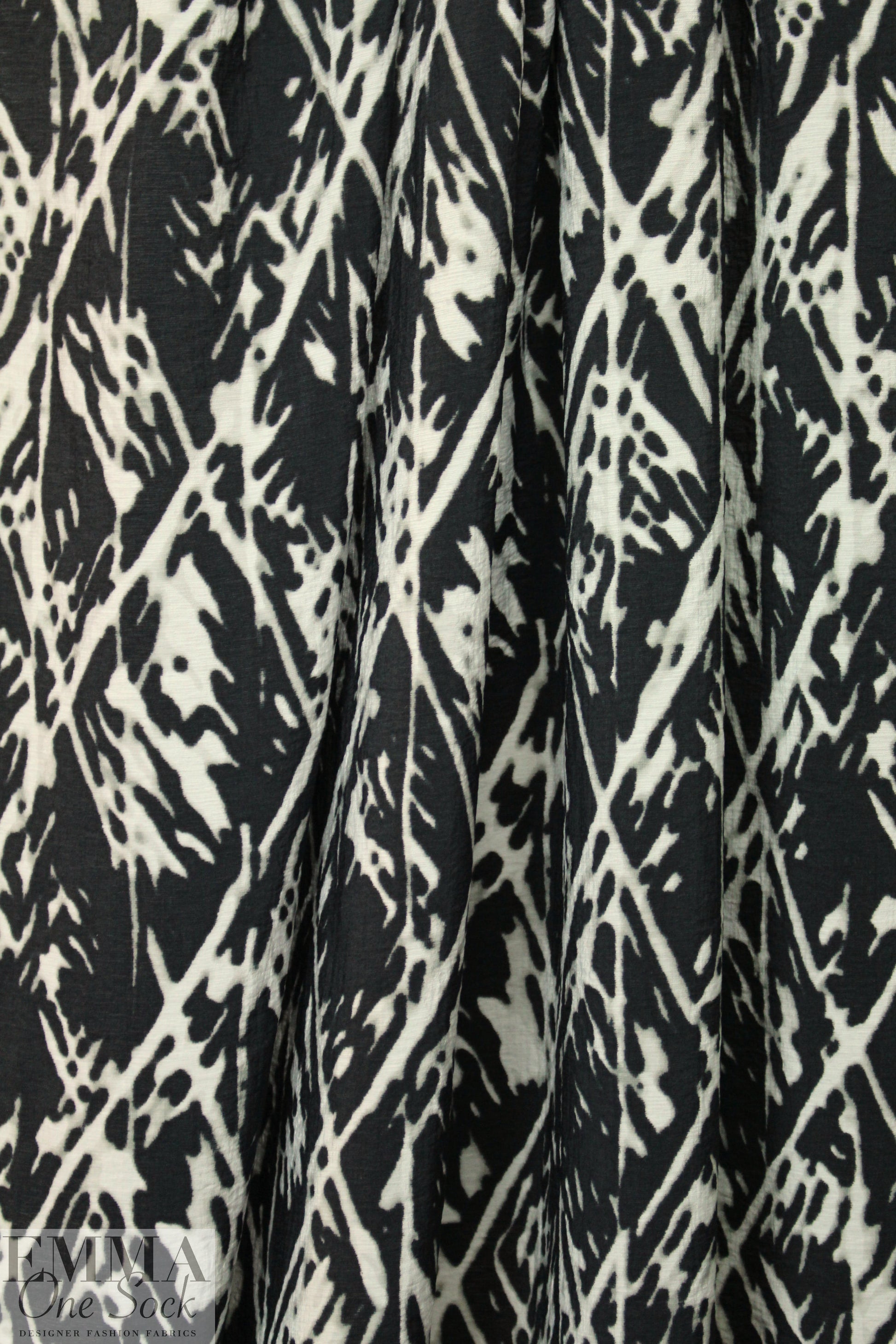 Tah@ri textured viscose woven - diamond woodcut
