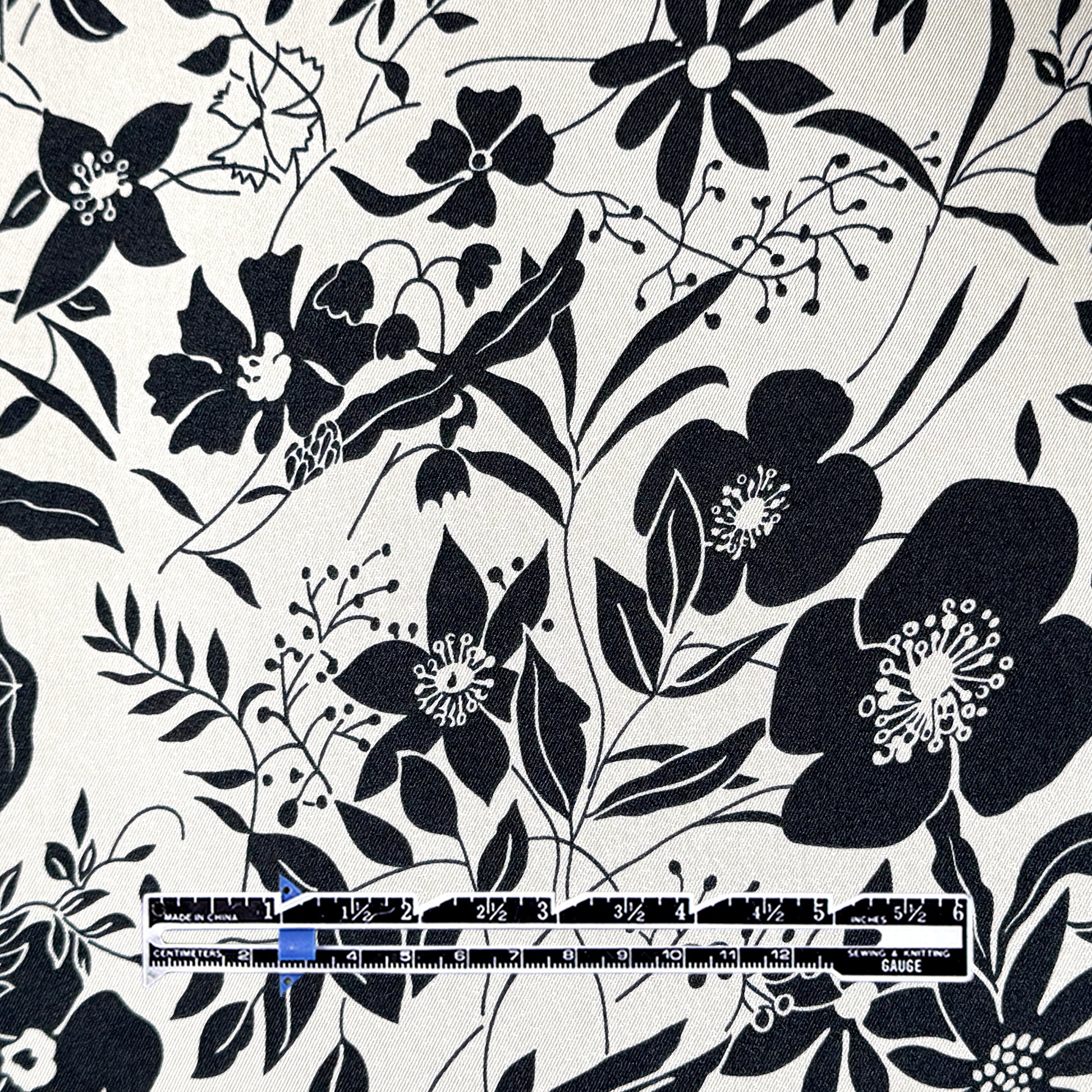 Italian floral silhouette lightweight twill - black/champagne