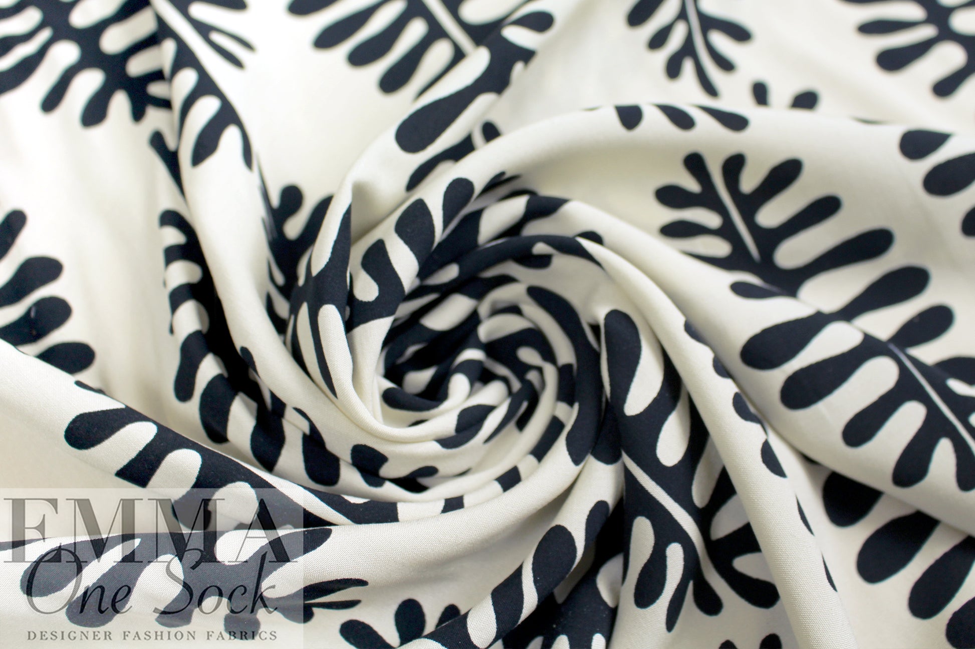 'Matisse' cut-outs Oeko-Tex cert. viscose woven - black/ivory 1 yard