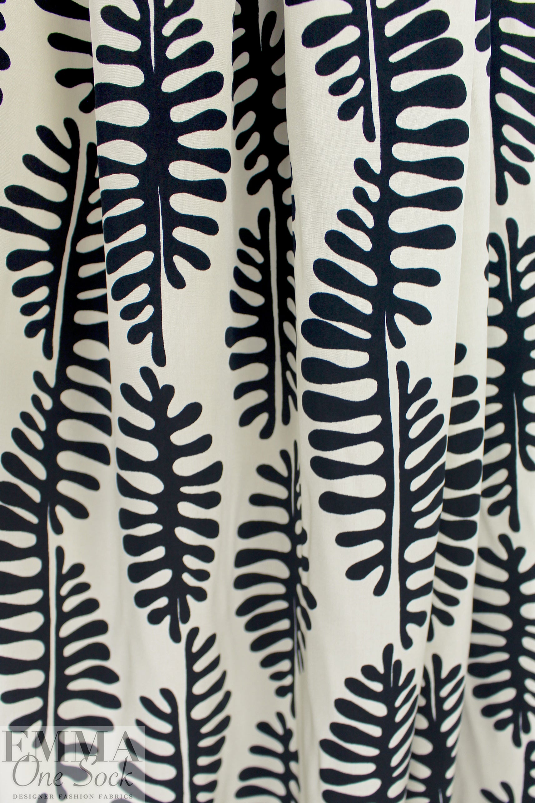 'Matisse' cut-outs Oeko-Tex cert. viscose woven - black/ivory 1.5 yd