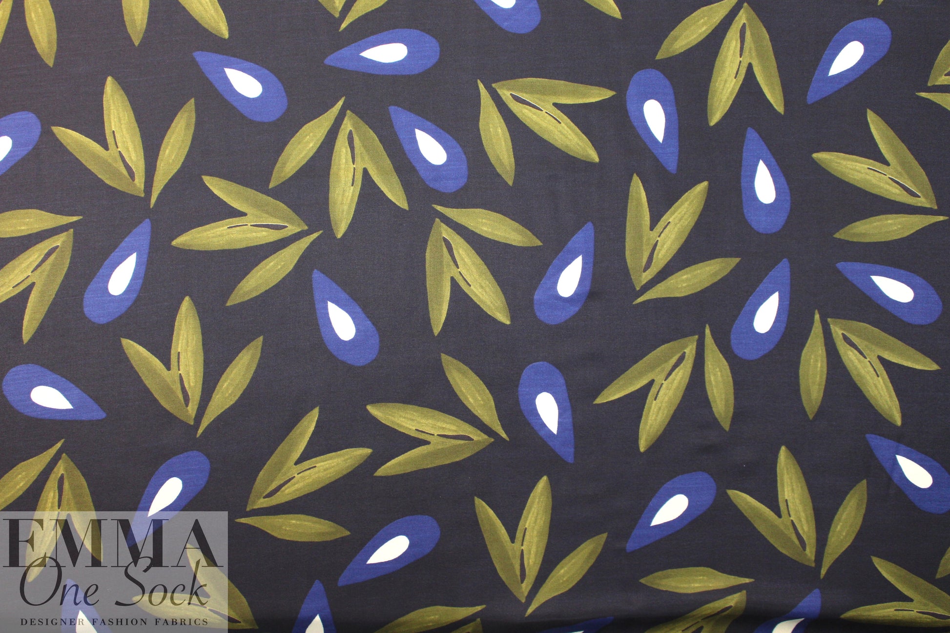 Italian viscose/silk voile woven - leafy graphic